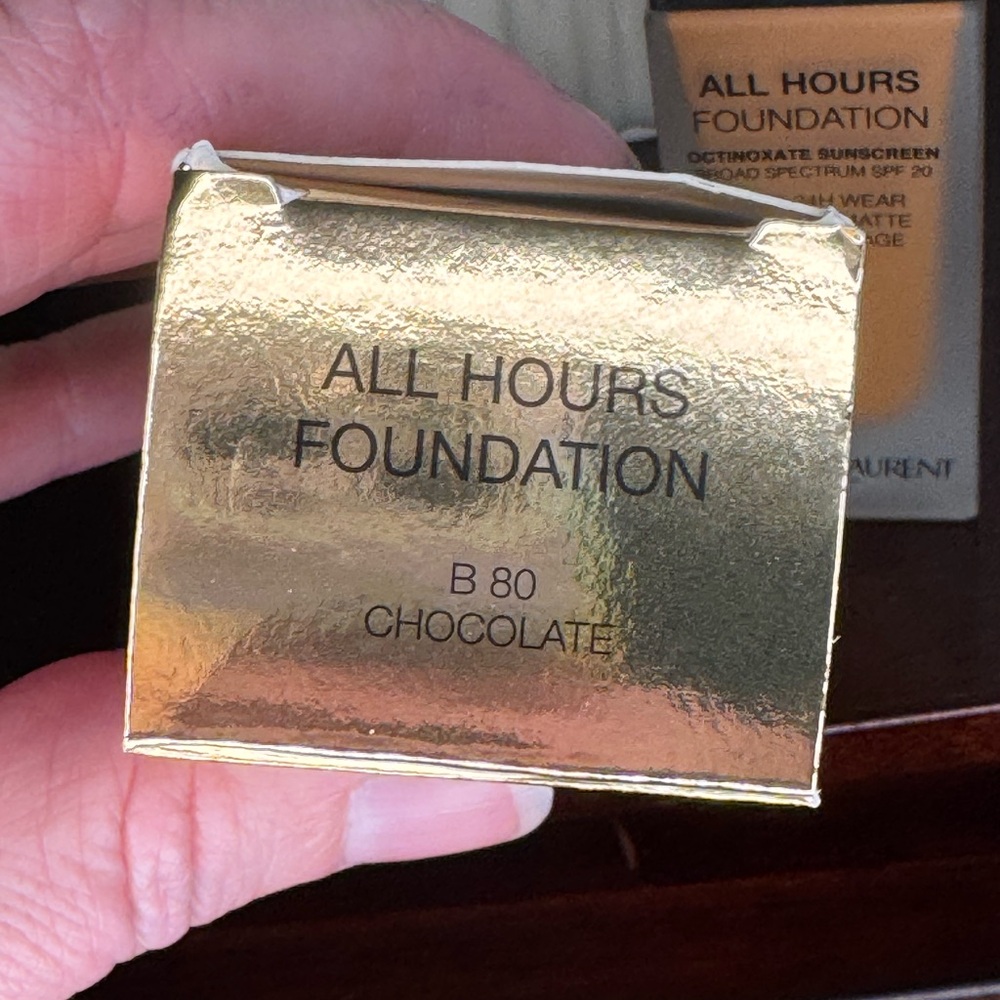 Yves Saint Laurent All Hours Foundation - Warm Beige Retail 75.00 - Picture 2 of 3